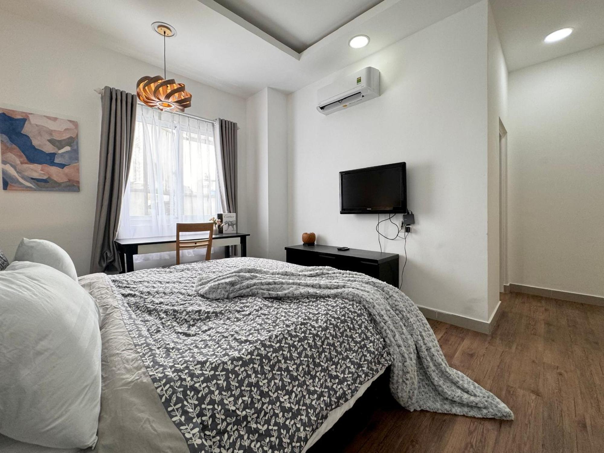 Apartment Peaceful At Ba Trung Street, District 3