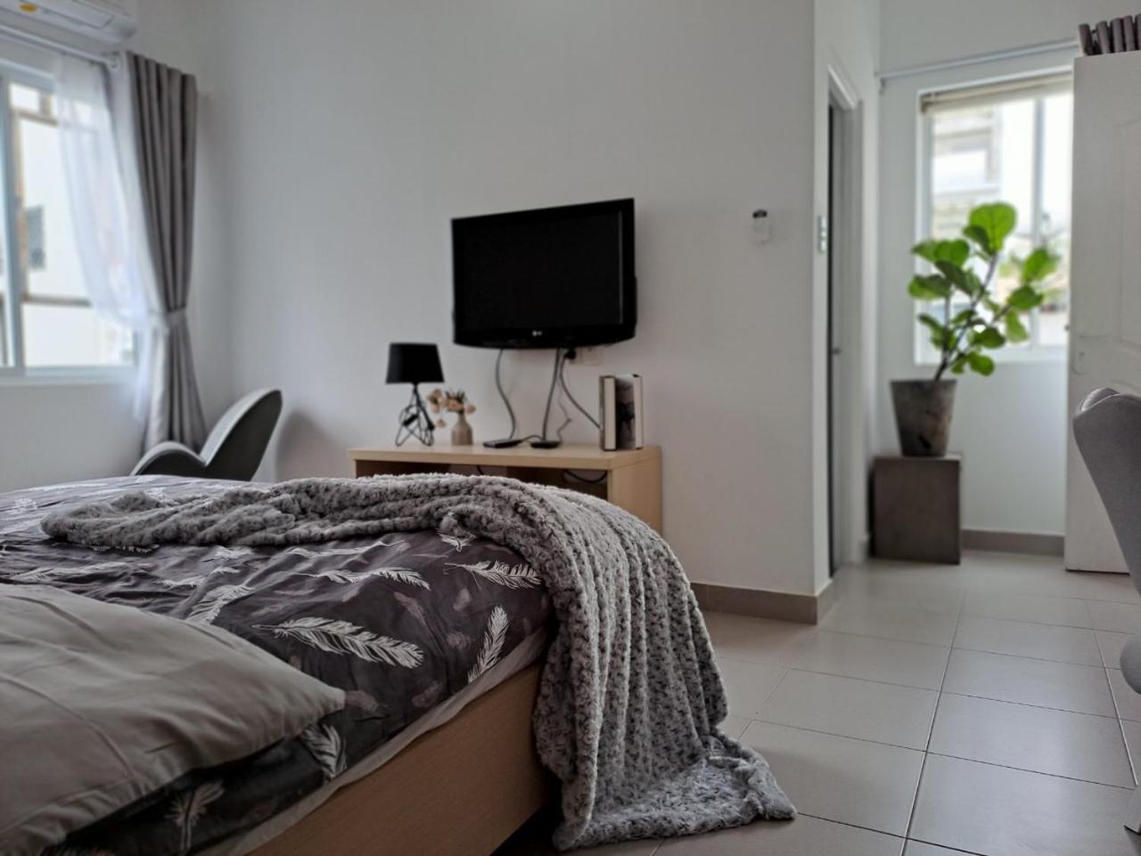 Apartment Peaceful At Ba Trung Street, District 3